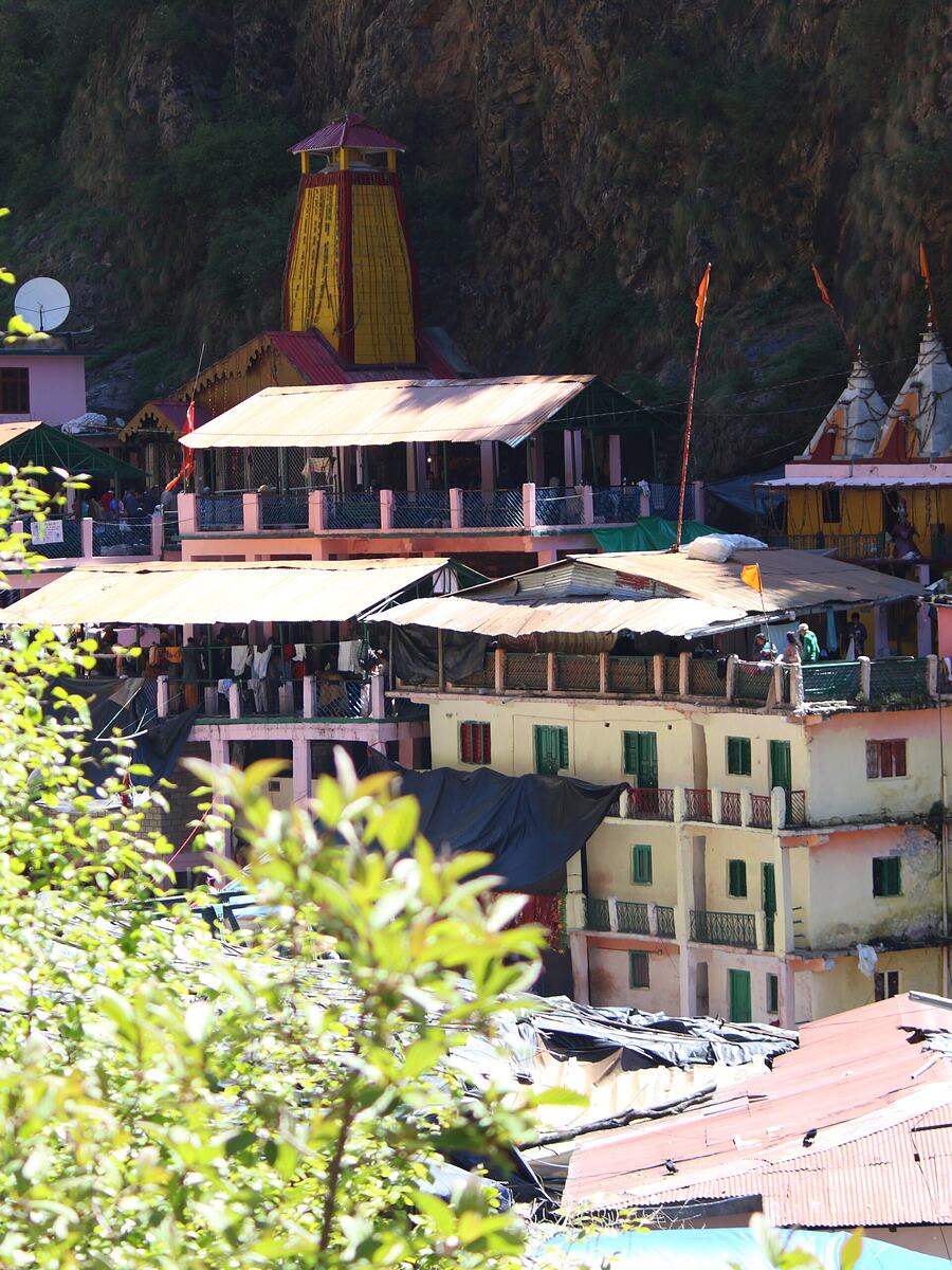 The shrine at Yamunotri in its narrow valley